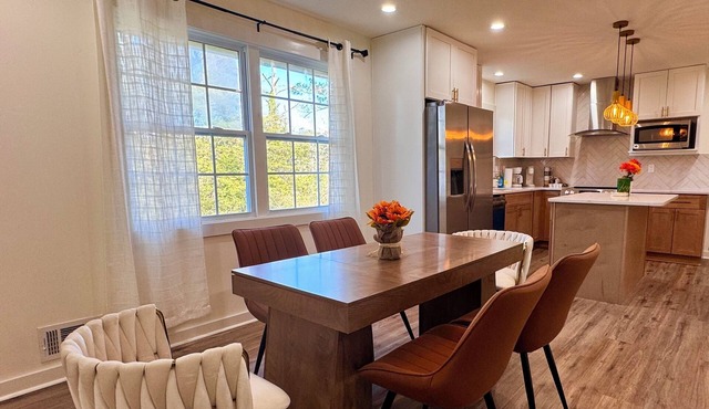Residence 3 beds/2 baths close to Mercedez Benz Stadium & Aquarium Decatur/ATL