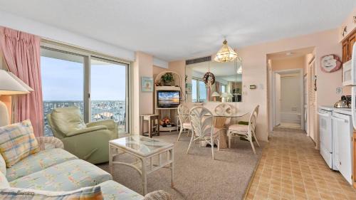 Residence 710 At The Gardens Plaza