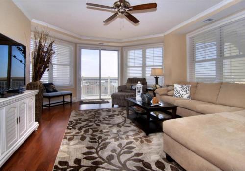 Residence 810 At The Grand