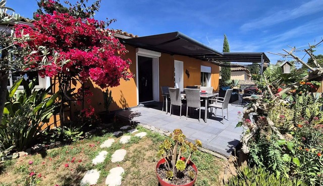 Residence 900-la Seyne Sur Mer - 2 bedroom villa on one level, air conditioning, internet beaches and shops nearby