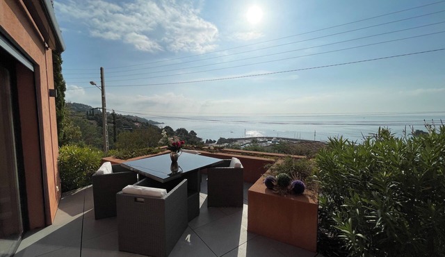 Residence Arc-en-Ciel 5 Star App. A modern with stunning Sea Views and Pool