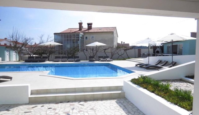 Residence Beni 6 with large heated pool