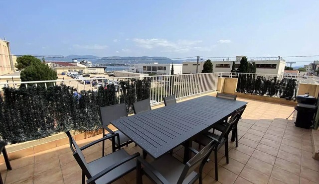 Residence Chateauvert - Sea view in the heart of Saint Mandrier, 3 bedrooms, air conditioning, wifi
