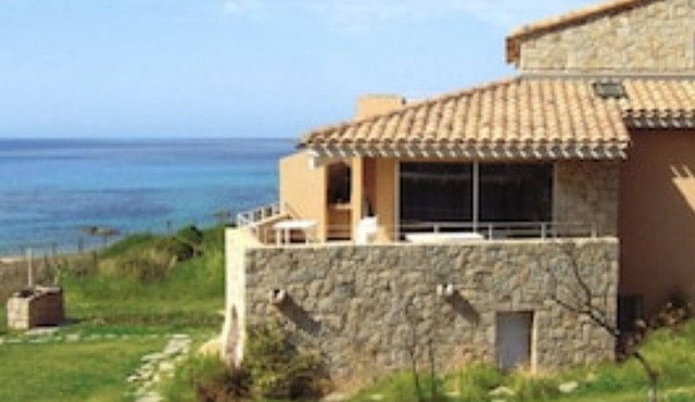 RESIDENCE FIORAVANTI 2 Apartments 2/4 pers. Garden level FEET IN THE WATER