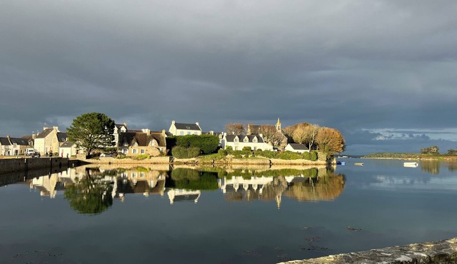 Residence in Saint Cado, on the Ria d'Etel, famous for the house with blue shutters