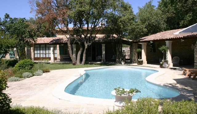 Residence in the heart of the Lubéron garrigues - by feelluxuryholidays