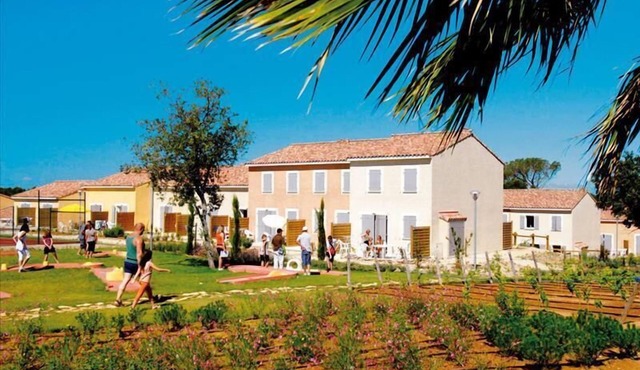Residence in the Mas des Vignes area, 2 swimming pools, parking, 6 people