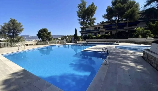 Residence Les Hauts De Saint-georges - In the heart of the port of Saint-Mandrier, swimming pool, tennis, charm and comfort