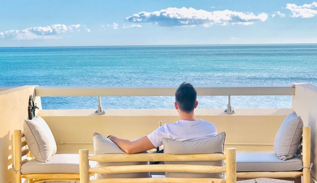 Résidence La Corniche, 70m2 apartment with full sea view, air-conditioning, wifi, garage.