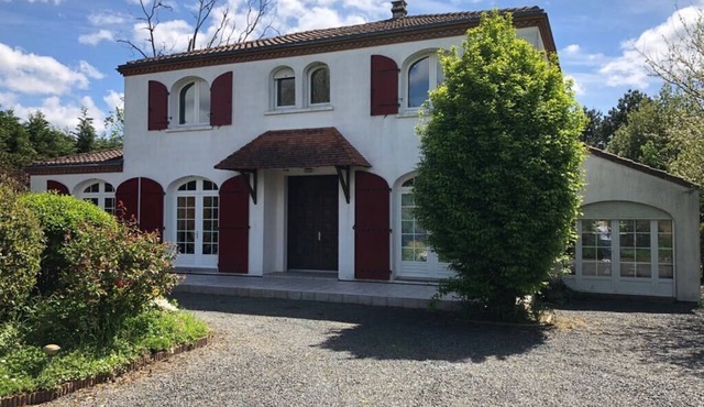 RESIDENCE LE CHIRON and its swimming pool