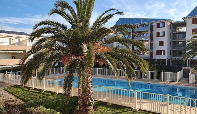 Residence Le Riviera Le Lavandou with swimming pool and beach 500m away
