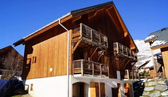 Residence Les Marmotes - Apartment in chalet near the slopes and ski school