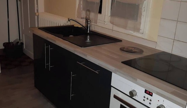 Residence Mifaly - Red and white decor apartment