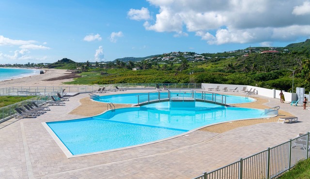 Residence Mont Vernon by RedAwning