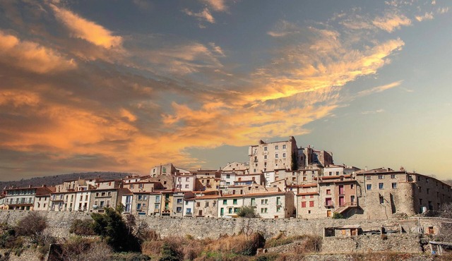 Residence near Esperaza in a beautiful area.
