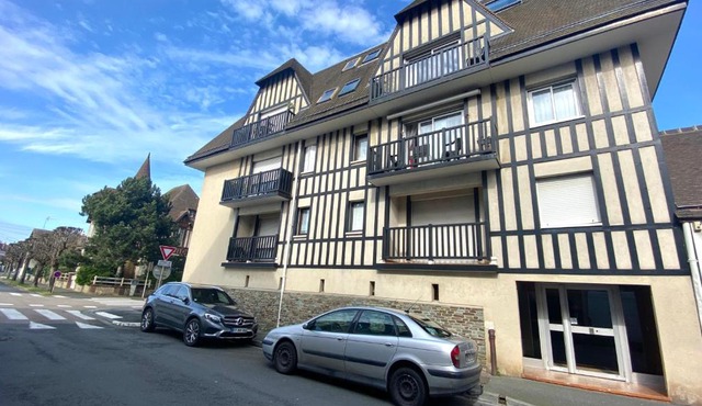 Residence Normande CASTELNAU Avenue de Castelnau a Cabourg. Appartement situe en plein coeur du cent