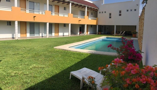 Residencia con Jardín y Alberca, Capacidad 41 huéspedes/10 habitaciones con baño