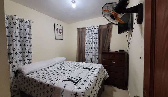 Residencial Juan Pablo II, Santo Domingo Norte, Charles de Gualle