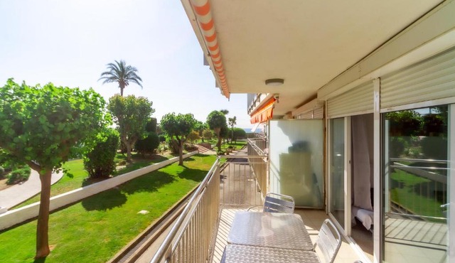 Residencial Costamar next Bcn, 50m beach with swimming pool
