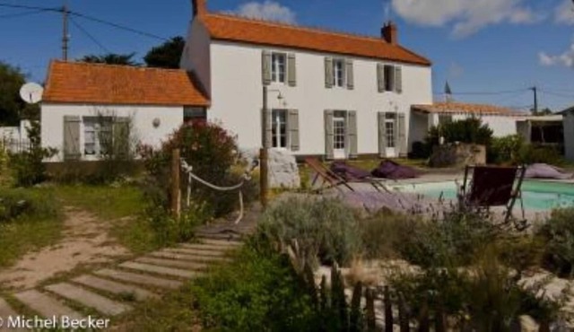 Residential flatHouse with character with a heated pool