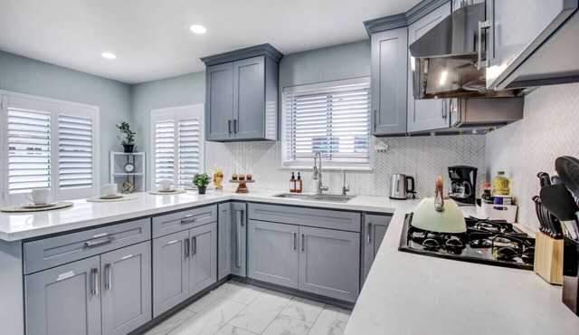 Residential Haven with EV Charger, Pool and BBQ, Perfect for Families