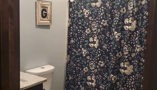 Residential Home 3 miles from Brennand Airport and 20 miles from EAA.