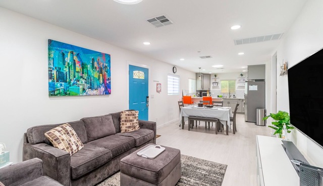 Residential home with Yard Perfect for Monthly Stays
