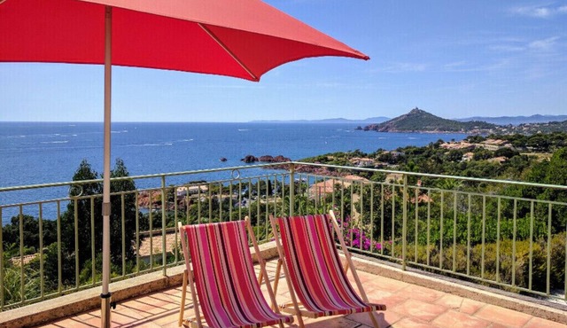 Residential villa with big swimming-pool in Antheor, Southern France