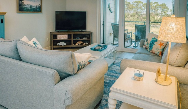 Resort access & golf cart. On canal. Walk to beach. See reviews. Pet considered.