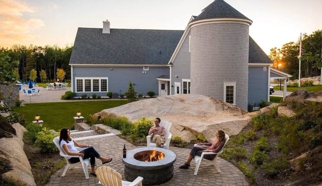 Resort amenities, 2 heated pools, 15 mins to the beaches, game room, club house