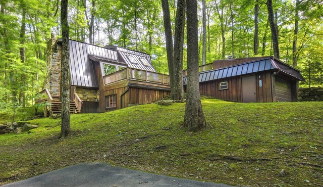 Resort Amenities: Family-Friendly DuBois Cabin