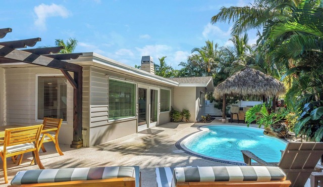 Resort Backyard! Heated Pool! Pool Table! PingPong & Pool Table!