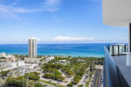 Resort & Beach - The Ideal Condo at 72 Park