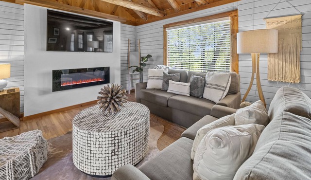 Resort Cabin w/Firepit, Spacious Deck & Outdoor TV - 2 Miles to SDC