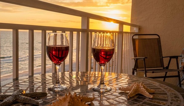 Resort Comforts & Stunning Emerald Coast Views-Free Beach Service!