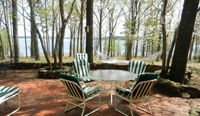 Resort community, 50 yards from the lake, near marina, family & pet friendly