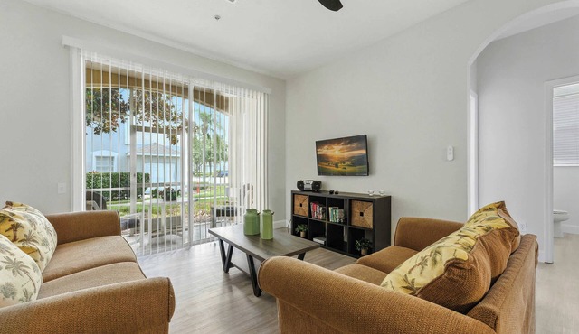 Resort Condo 3BR - Pool, Balcony, Near Disney