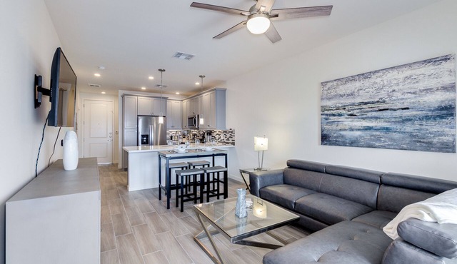 Resort Condo in Desirable Chandler. Tons of Amenities. Walk to Everything! 30 Night Min!