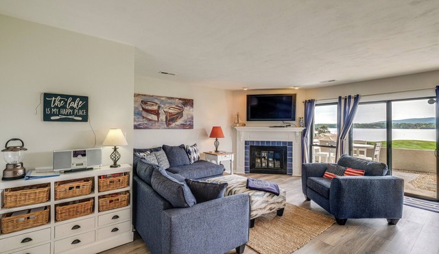 Resort Condo on Smith Mtn Lake: Linens Included!
