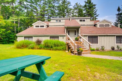 Resort Condo w/Loft: 1 Mi to Attitash Mountain!