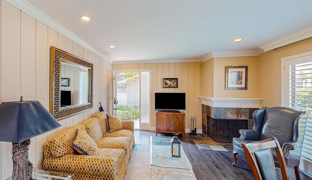 Resort condo with heated pool, tennis, hot tub, gym, washer/dryer, private patio