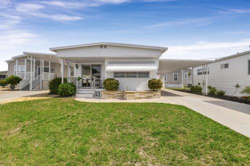 Resort Condo with Pool, Walk to Downtown