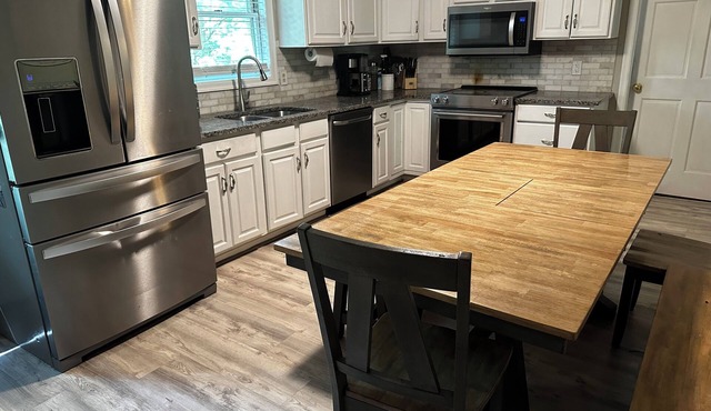 Resort Family Friendly Home 5-minute walk to the beach at Eagle Rock!