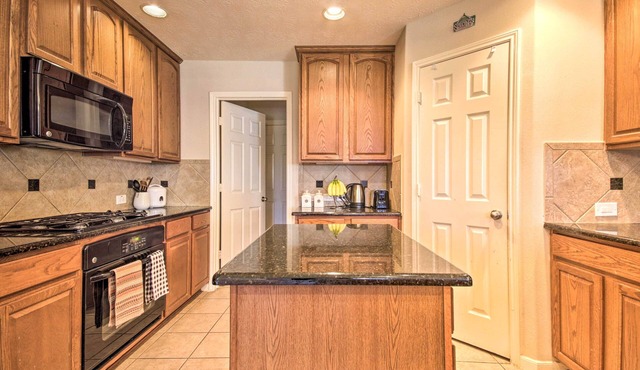 Resort Family Gem w/Grill; Right off I-10!