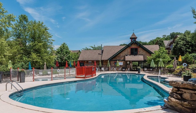 Resort | Fireplace | Free Wifi | Pool | Hot Tub | 1st Floor | 02-14