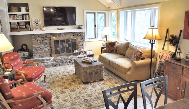 Resort Haven - Lake Views Fireside Sips Big Screen Roku TVs Community Golf