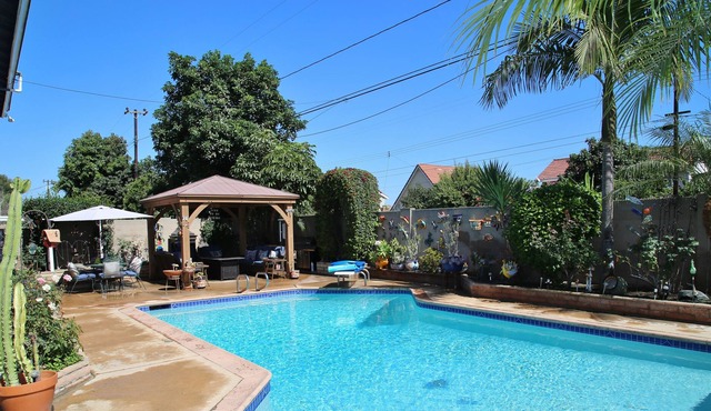 Resort heated pool home centrally located near beach & Disneyland