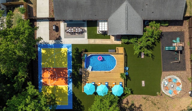 Resort home: Pool, hot tub, Pickleball/basketball, Fire Pit 10 min from downtown