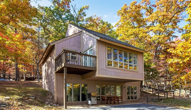 Resort home, Private Foosball Table, Jacuzzi tubs, & Dog-Friendly!
