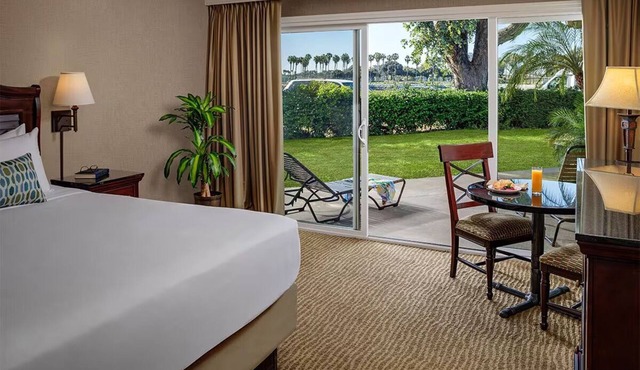 Resort King, Bahia Resort Hotel, Heated Pool, Private Beach, Near SeaWorld